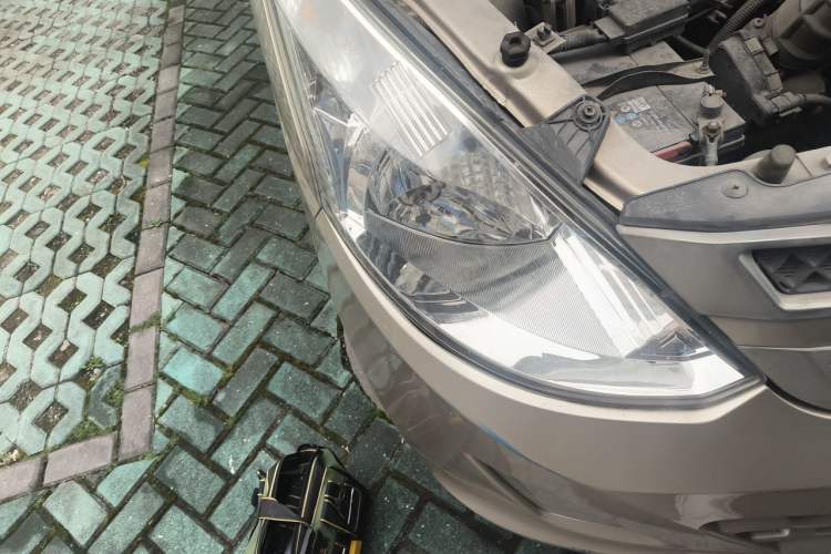 Used Wuling Rongguang V 2016 1.5L Standard Version Right Front Headlight