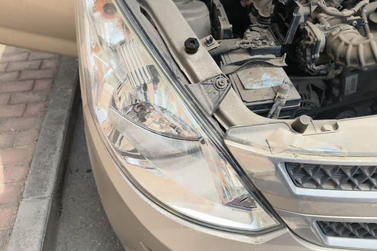 Used Wuling Rongguang V 2016 1.2L Standard Version Right Front Headlight
