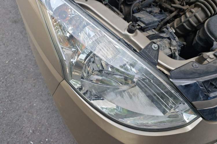 Used Wuling Rongguang V 2016 1.5L Standard Version Right Front Headlight
