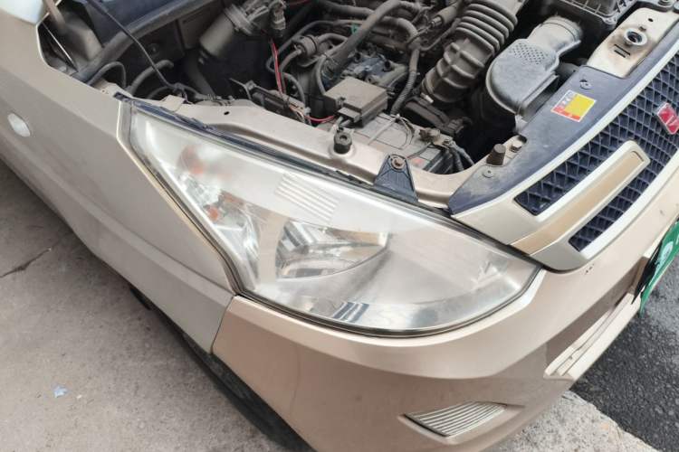 Used Wuling Rongguang V 2016 1.5L Practical Version Right Front Headlight