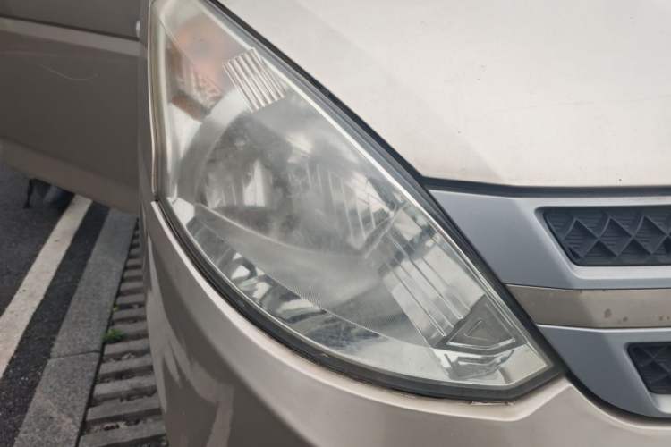 Used Wuling Rongguang V 2016 1.5L Practical Version Non-Power-Assisted Right Front Headlight