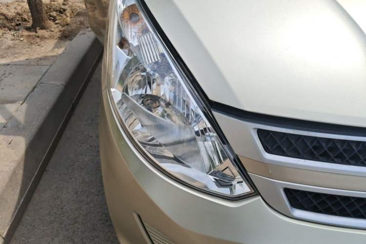 Used Wuling Rongguang V 2016 1.2L Practical Model Non-Power-Assisted Right Front Headlight