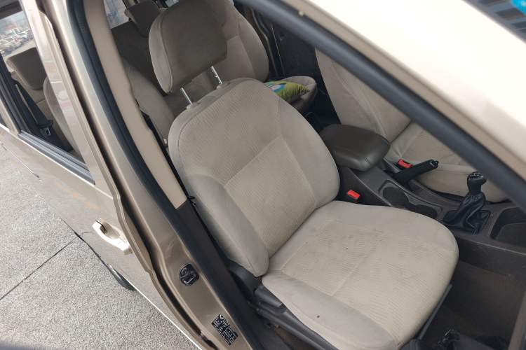Used Wuling Rongguang V 2016 1.2L Standard Version Right Front Seat