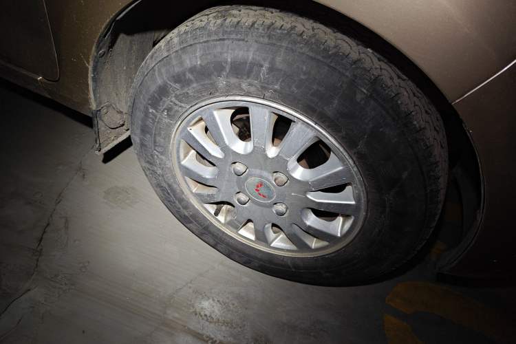 Used Wuling Rongguang V 2016 1.5L Standard Version Right Front Wheel Hub