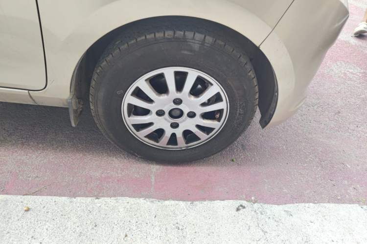 Used Wuling Rongguang V 2016 1.5L Practical Version Non-Power-Assisted Right Front Wheel Hub