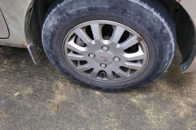 Used Wuling Rongguang V 2016 1.5L Standard Version Right Front Wheel Hub