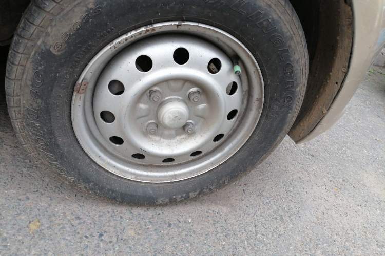 Used Wuling Rongguang V 2016 1.2L Practical Version Right Front Wheel Hub