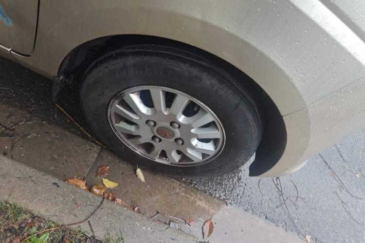 Used Wuling Rongguang V 2016 1.5L Standard Version Right Front Wheel Hub