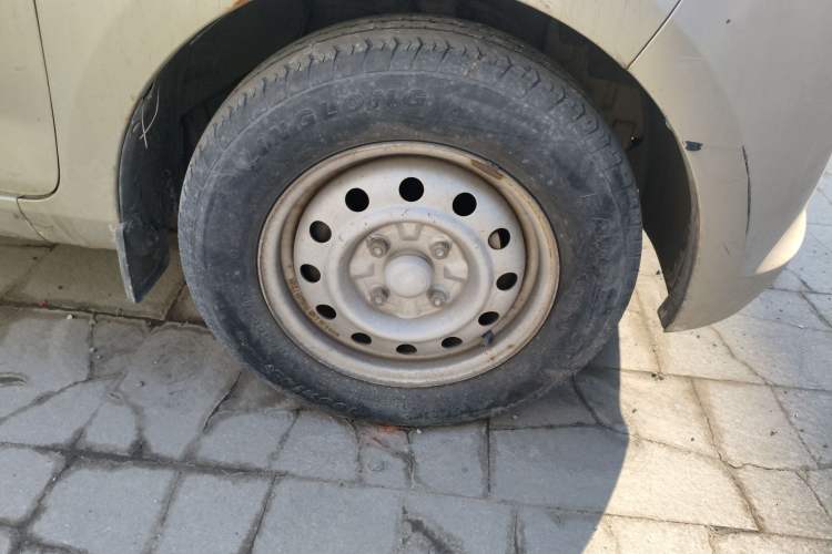 Used Wuling Rongguang V 2016 1.2L Practical Version Right Front Wheel Hub