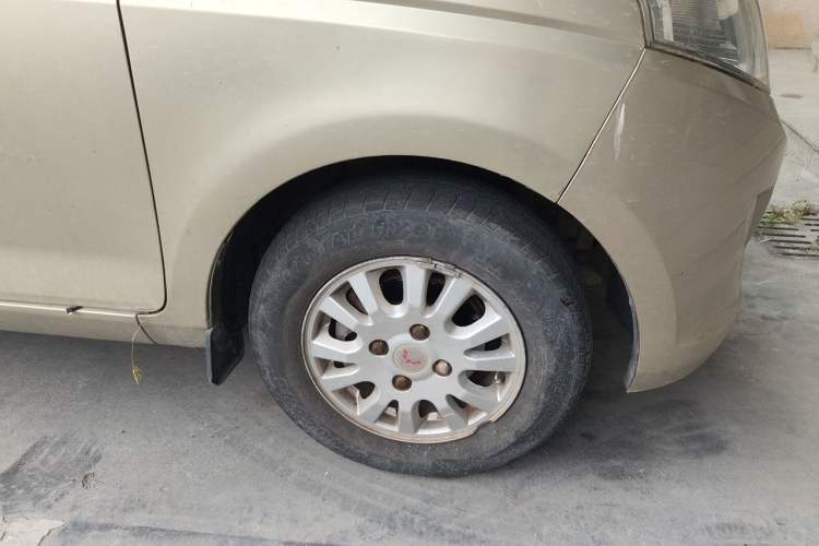 Used Wuling Rongguang V 2016 1.2L Standard Version Right Front Wheel Hub
