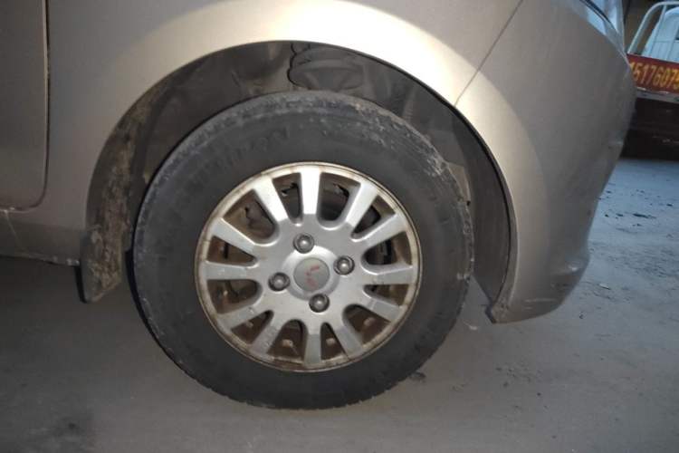 Used Wuling Rongguang V 2016 1.5L Standard Version Right Front Wheel Hub