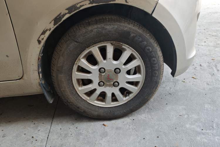 Used Wuling Rongguang V 2016 1.5L Standard Version Right Front Wheel Hub