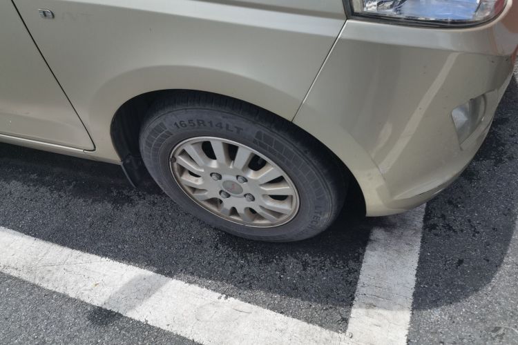 Used Wuling Rongguang V 2016 1.5L Standard Version Right Front Wheel Hub