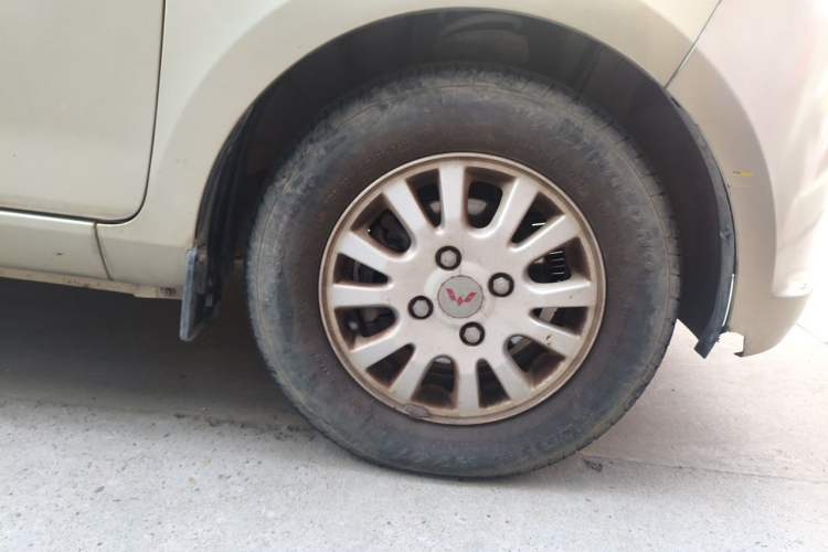Used Wuling Rongguang V 2016 1.2L Standard Version Right Front Wheel Hub