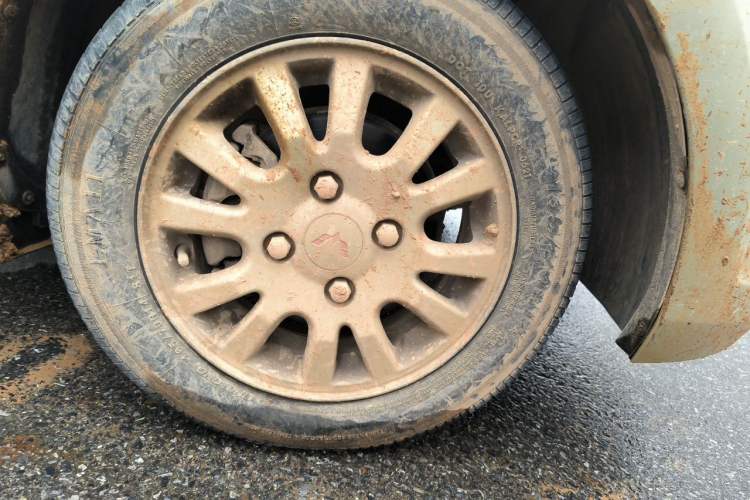 Used Wuling Rongguang V 2016 1.5L Standard Version Right Front Wheel Hub