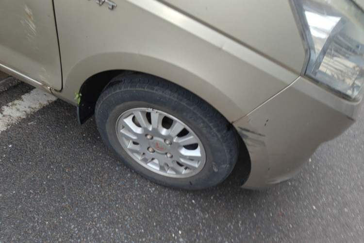 Used Wuling Rongguang V 2016 1.5L Standard Version Right Front Wheel Hub
