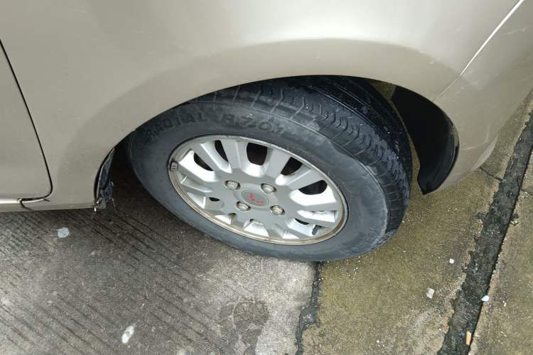 Used Wuling Rongguang V 2016 1.5L Standard Version Right Front Wheel Hub