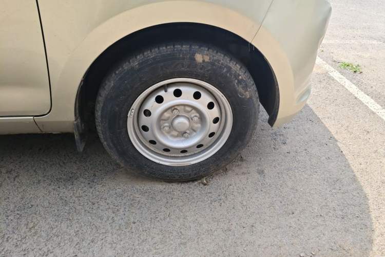 Used Wuling Rongguang V 2016 1.2L Practical Model Non-Power-Assisted Right Front Wheel Hub