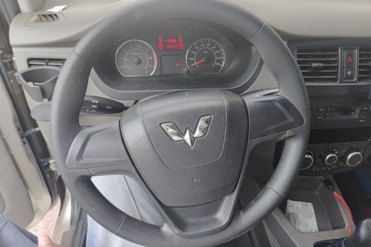 Used Wuling Rongguang V 2016 1.5L Practical Version Non-Power-Assisted Steering Wheel