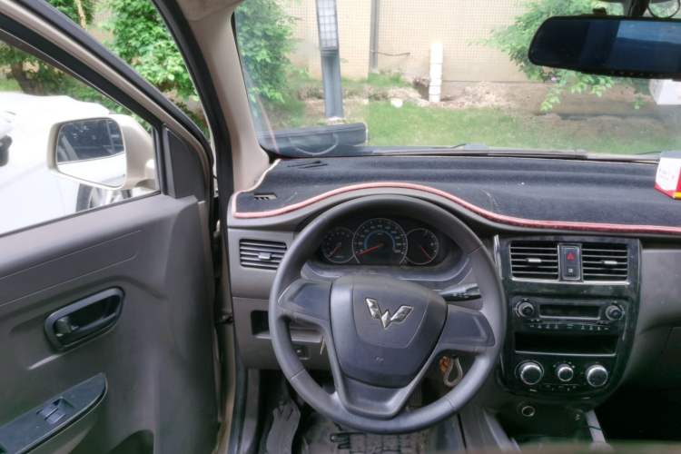 Used Wuling Rongguang V 2016 1.5L Standard Version Steering Wheel