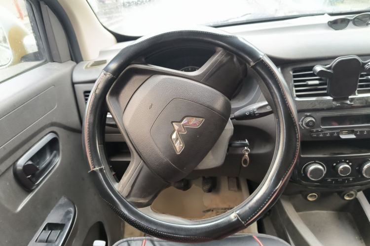 Used Wuling Rongguang V 2016 1.5L Standard Version Steering Wheel