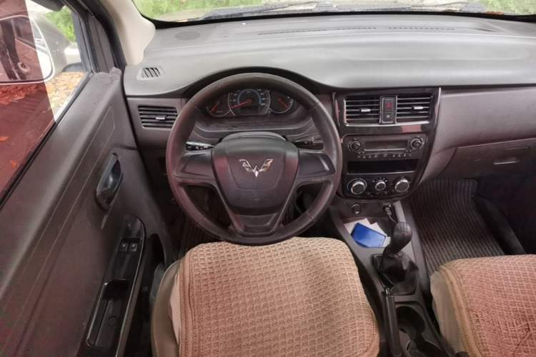 Used Wuling Rongguang V 2016 1.5L Standard Version Steering Wheel