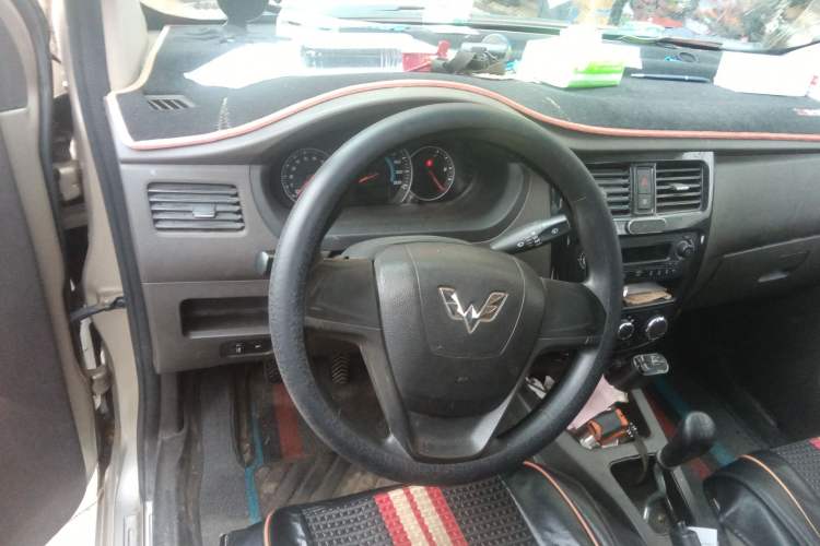 Used Wuling Rongguang V 2016 1.5L Standard Version Steering Wheel