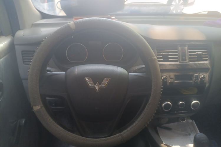 Used Wuling Rongguang V 2016 1.5L Practical Version Steering Wheel
