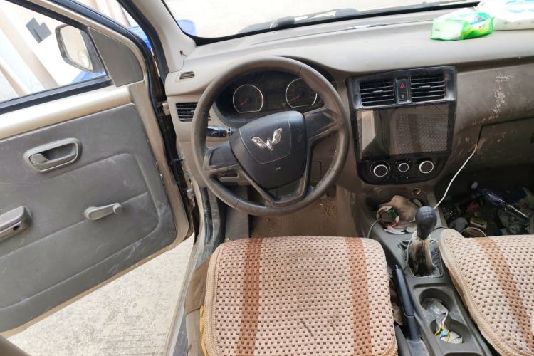 Used Wuling Rongguang V 2016 1.5L Practical Version Steering Wheel