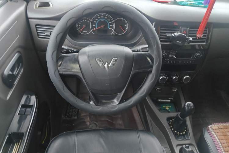 Used Wuling Rongguang V 2016 1.5L Standard Version Steering Wheel