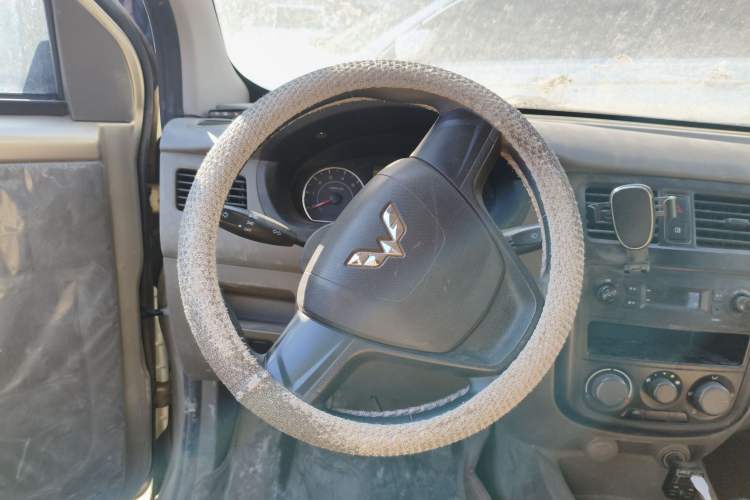 Used Wuling Rongguang V 2016 1.2L Practical Version Steering Wheel