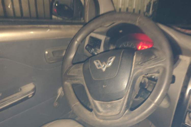 Used Wuling Rongguang V 2016 1.5L Practical Version Steering Wheel