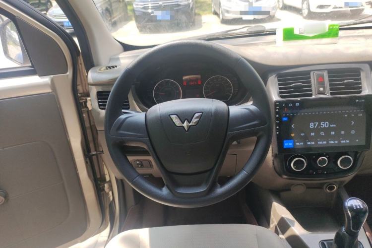 Used Wuling Rongguang V 2016 1.2L Practical Version Steering Wheel