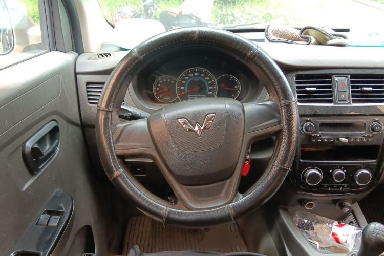 Used Wuling Rongguang V 2016 1.2L Standard Version Steering Wheel