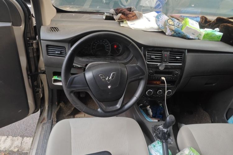 Used Wuling Rongguang V 2016 1.5L Standard Version Steering Wheel