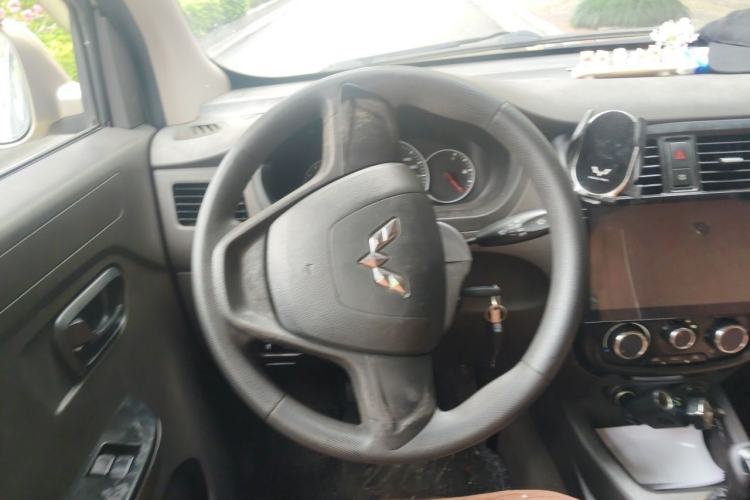 Used Wuling Rongguang V 2016 1.5L Standard Version Steering Wheel