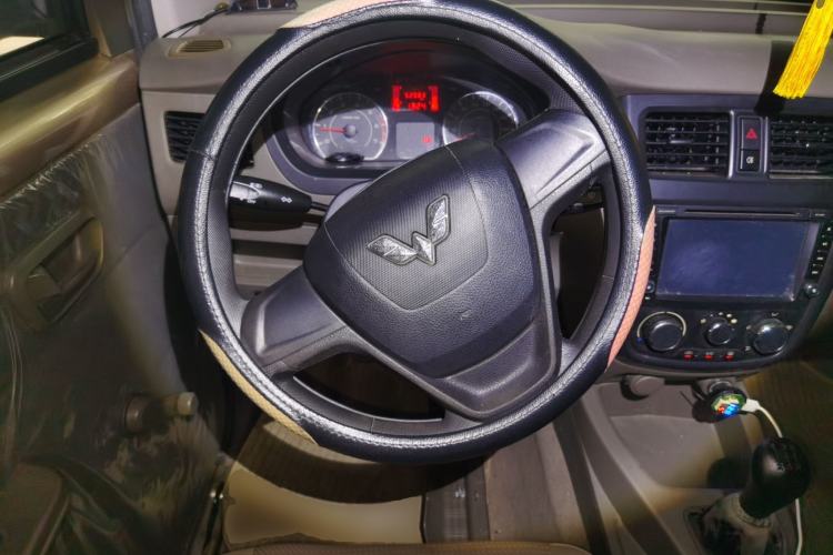 Used Wuling Rongguang V 2016 1.5L Practical Version Steering Wheel