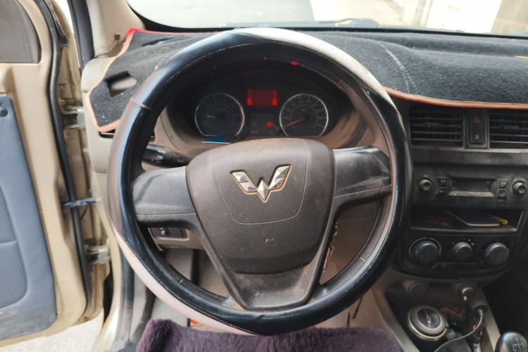 Used Wuling Rongguang V 2016 1.5L Practical Version Steering Wheel