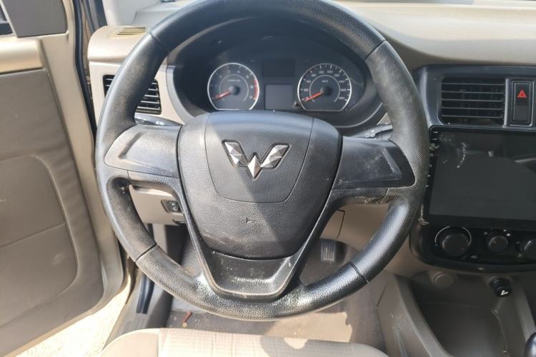 Used Wuling Rongguang V 2016 1.2L Practical Model Non-Power-Assisted Steering Wheel