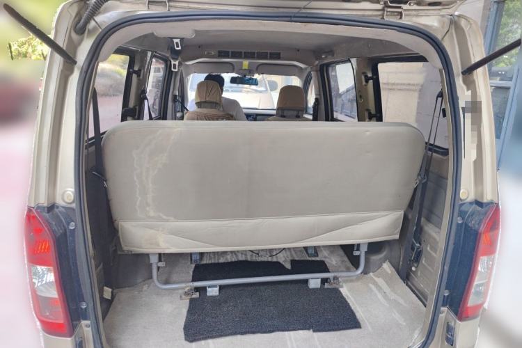 Used Wuling Rongguang V 2016 1.5L Practical Version Non-Power-Assisted Trunk