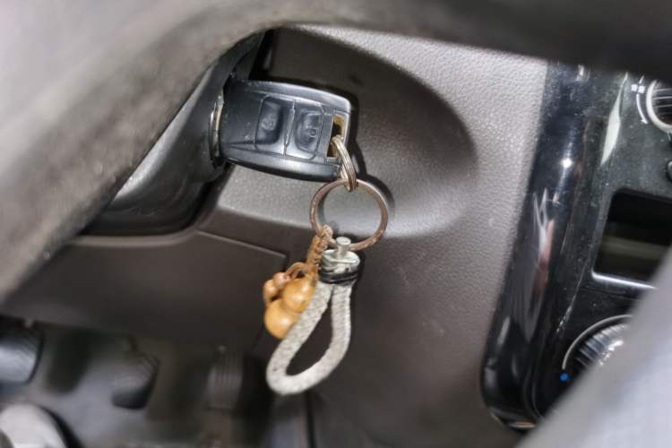 Used Wuling Rongguang V 2016 1.5L Standard Version Vehicle Key