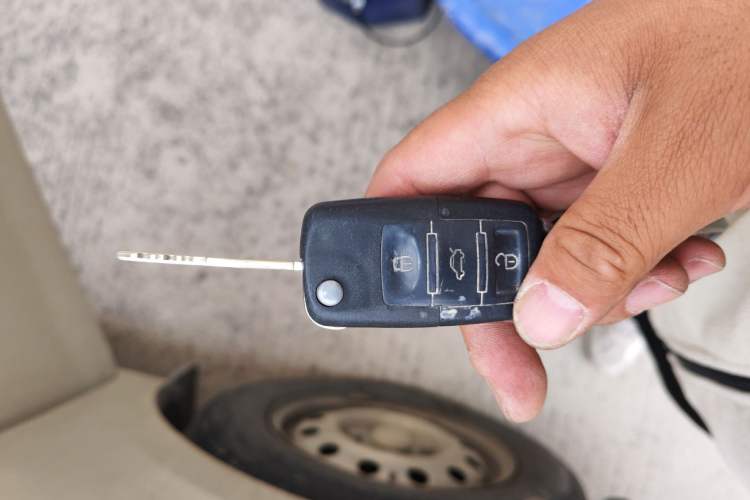 Used Wuling Rongguang V 2016 1.5L Practical Version Vehicle Key