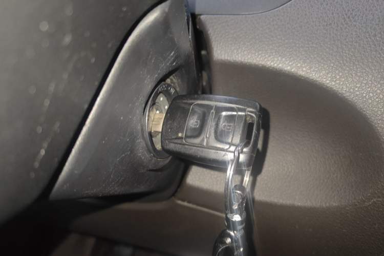 Used Wuling Rongguang V 2016 1.5L Standard Version Vehicle Key