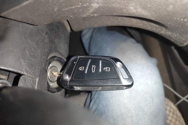 Used Wuling Rongguang V 2016 1.5L Standard Version Vehicle Key