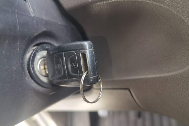 Used Wuling Rongguang V 2016 1.5L Standard Version Vehicle Key