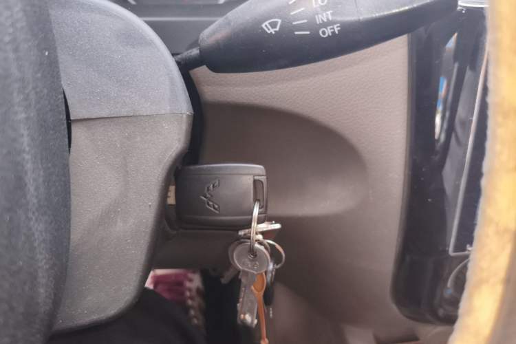 Used Wuling Rongguang V 2016 1.2L Practical Version Vehicle Key