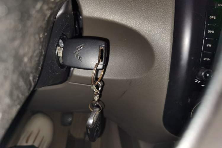 Used Wuling Rongguang V 2016 1.5L Practical Version Vehicle Key