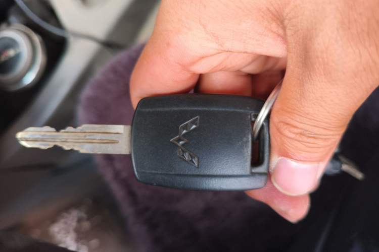 Used Wuling Rongguang V 2016 1.5L Practical Version Vehicle Key