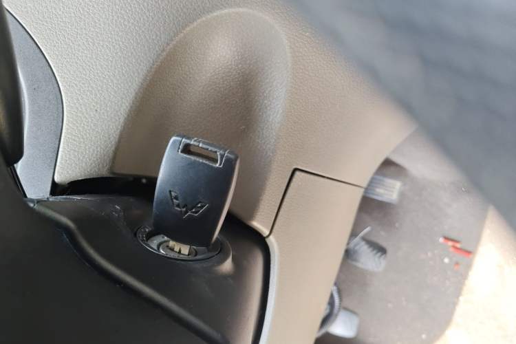 Used Wuling Rongguang V 2016 1.2L Practical Model Non-Power-Assisted Vehicle Key