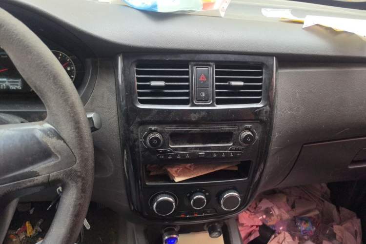 Used Wuling Rongguang V 2016 1.5L Standard Version Audio And AC Panel